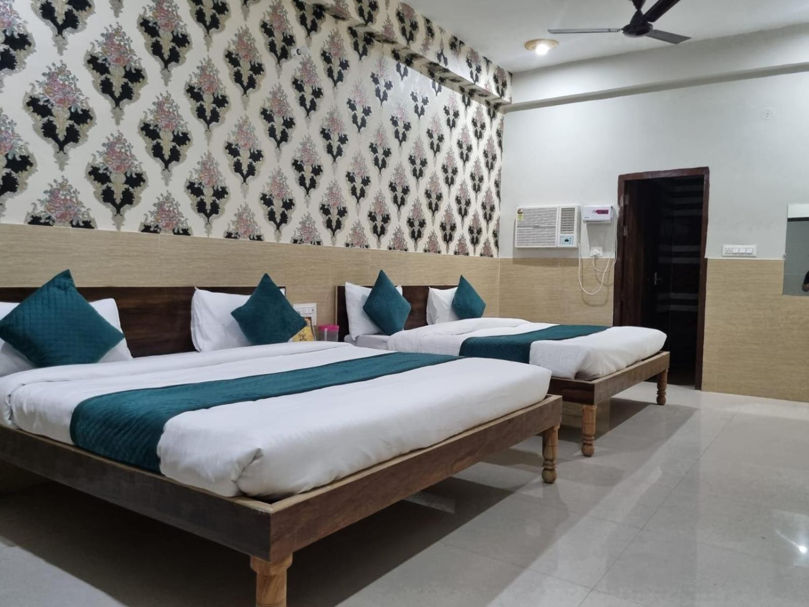 Hotel Vrindavan Prosperity Exterior photo