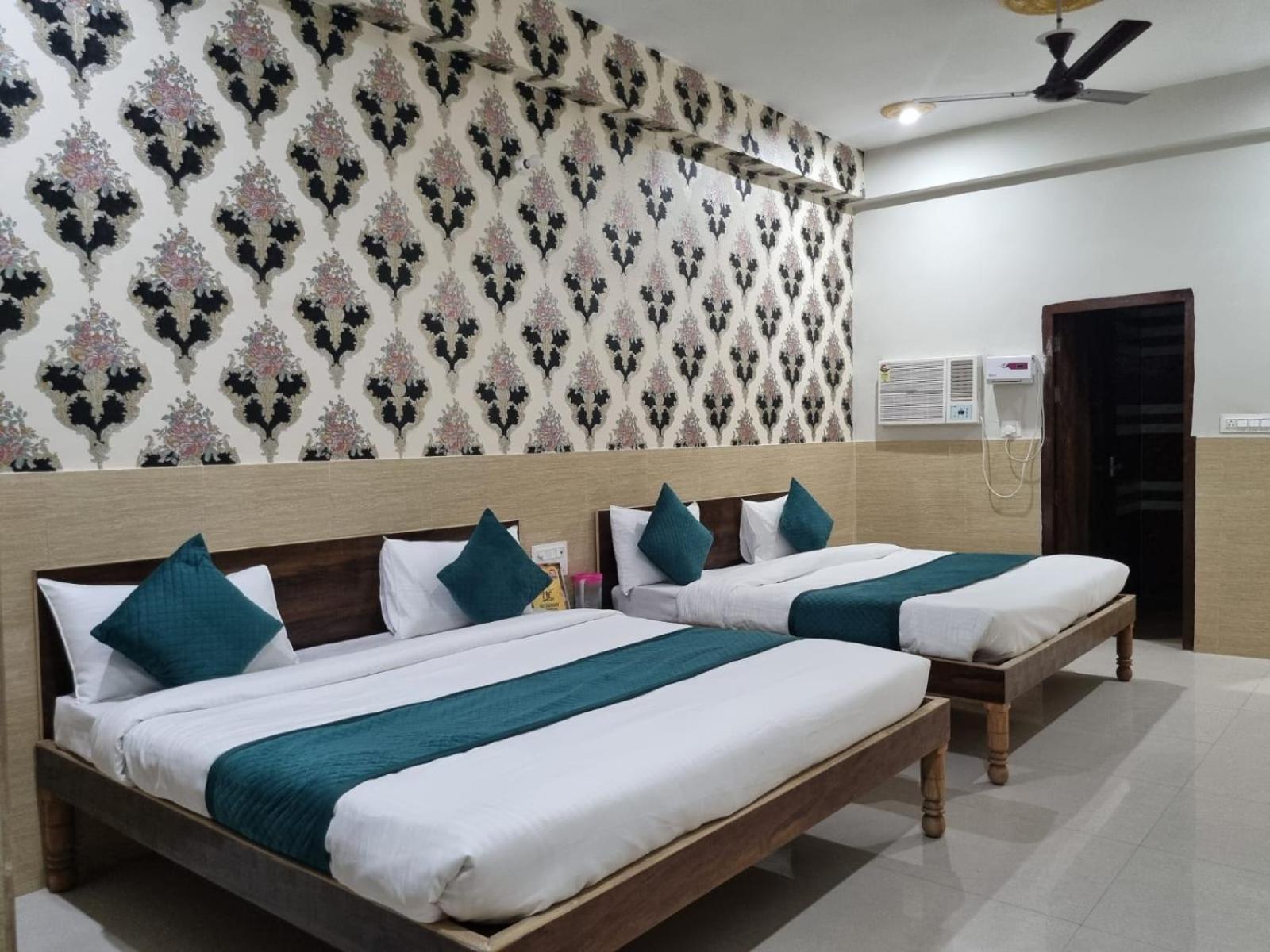 Hotel Vrindavan Prosperity Exterior photo